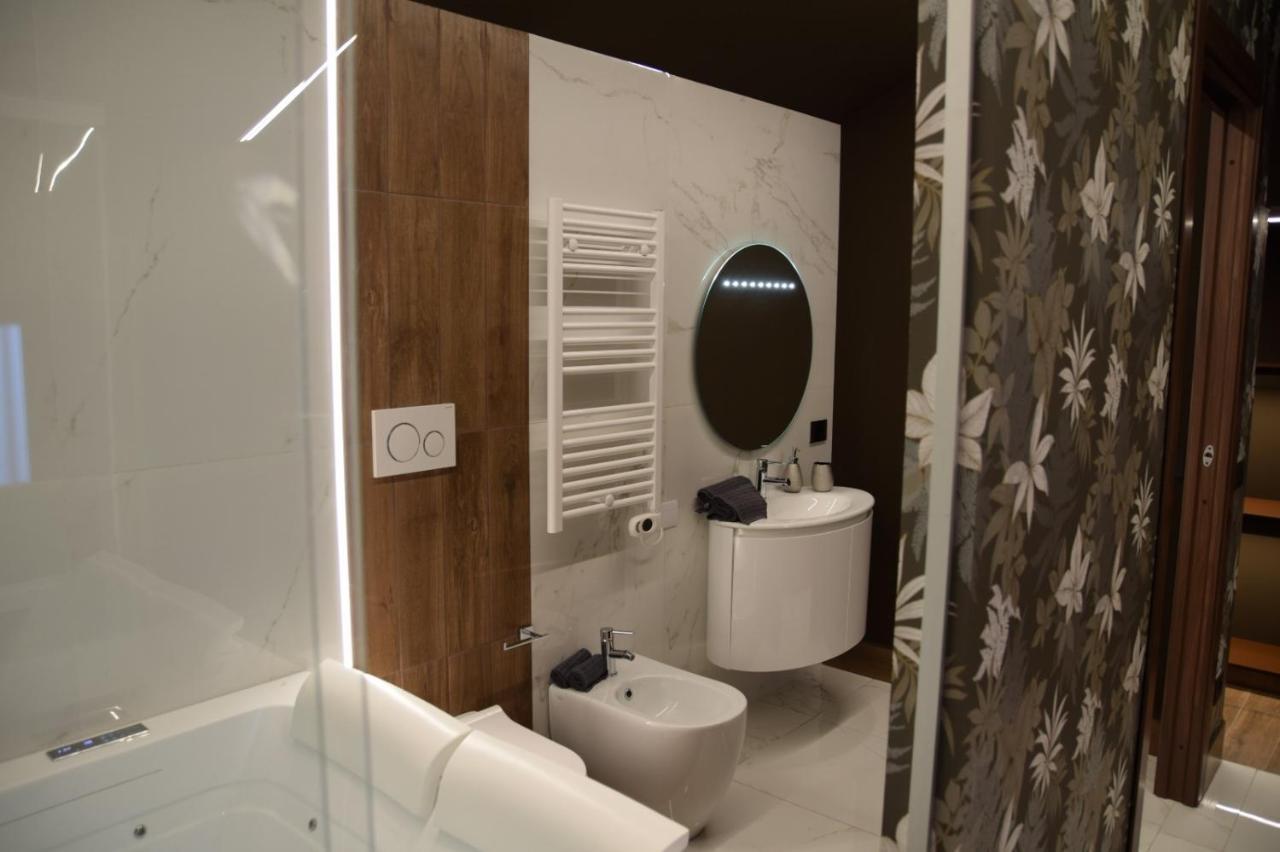 Rebecca House Suites カターニア エクステリア 写真